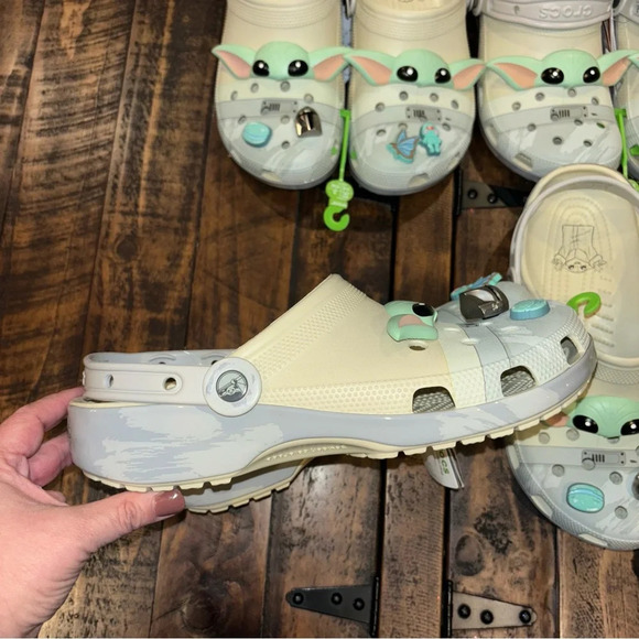 CROCS Mandalorian Baby Yoda NWT - Picture 5 of 14
